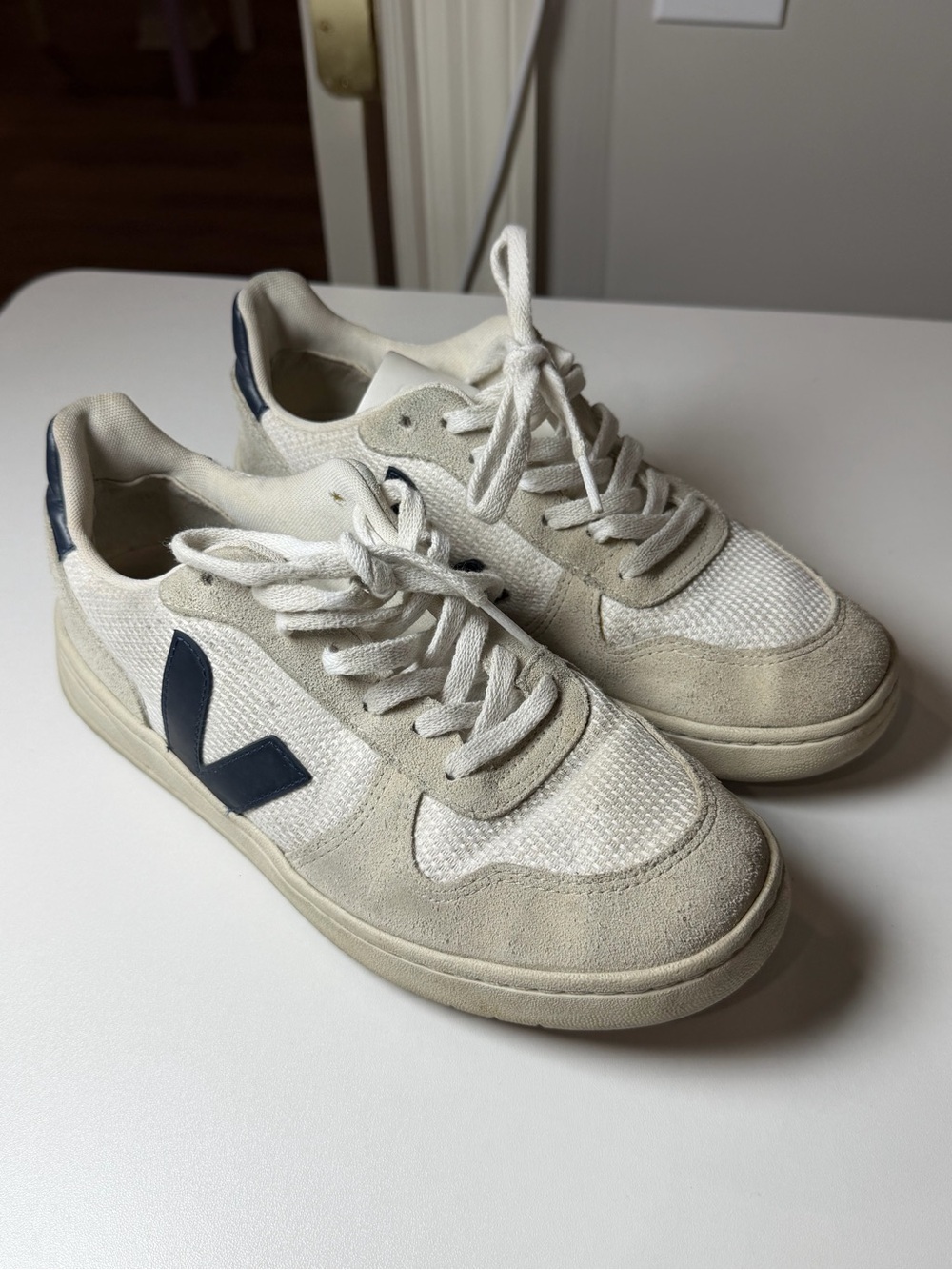 Veja Size 8 Men’s Low-Top V-10 Mesh Sneakers in White and Navy